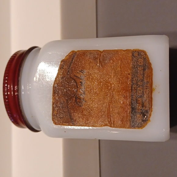 ORIGINAL Vintage Milk Glass Spice Jar / Shaker Set ~ Dutch Theme - Picture 9 of 11